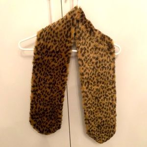 Women’s leopard scarf